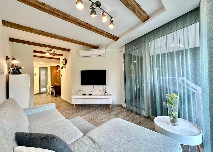 Moments - Ruby Garden * Balatonszárszó