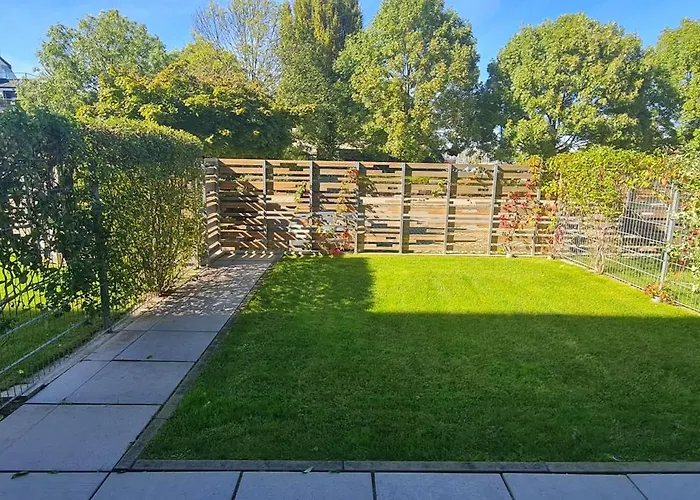 Moments - Ruby Garden * Balatonszárszó