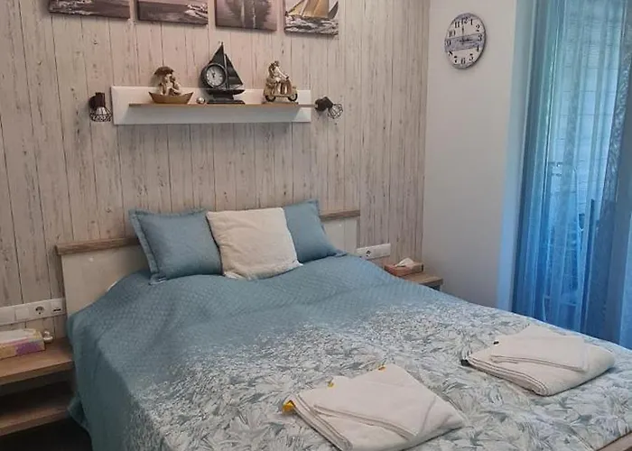 Moments - Ruby Garden *